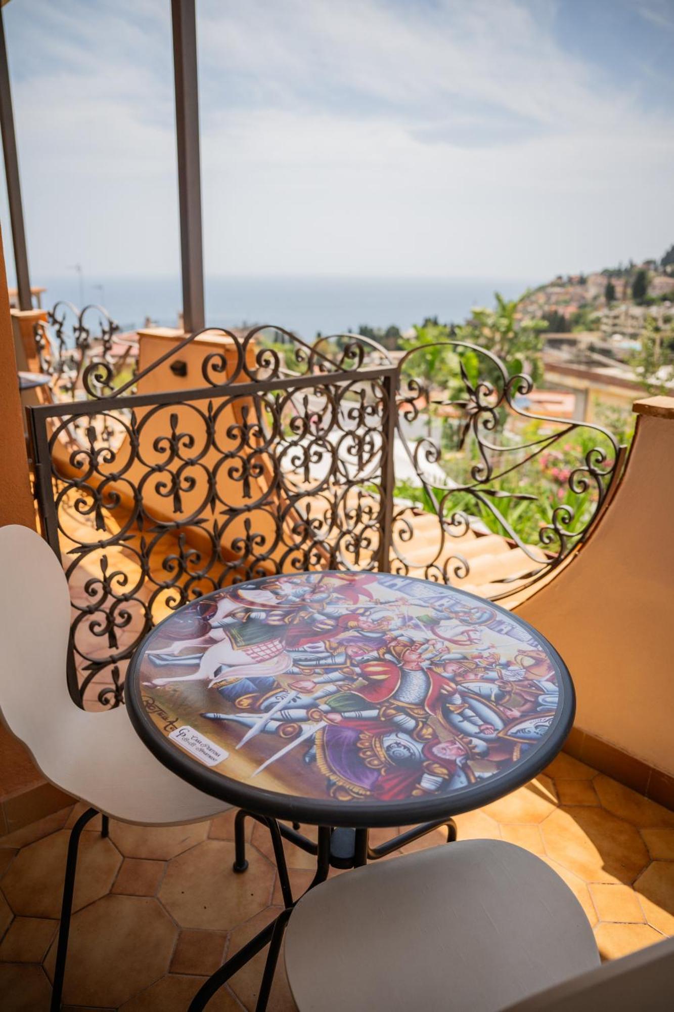Casa Pertosa Bed & Breakfast Taormina Oda fotoğraf