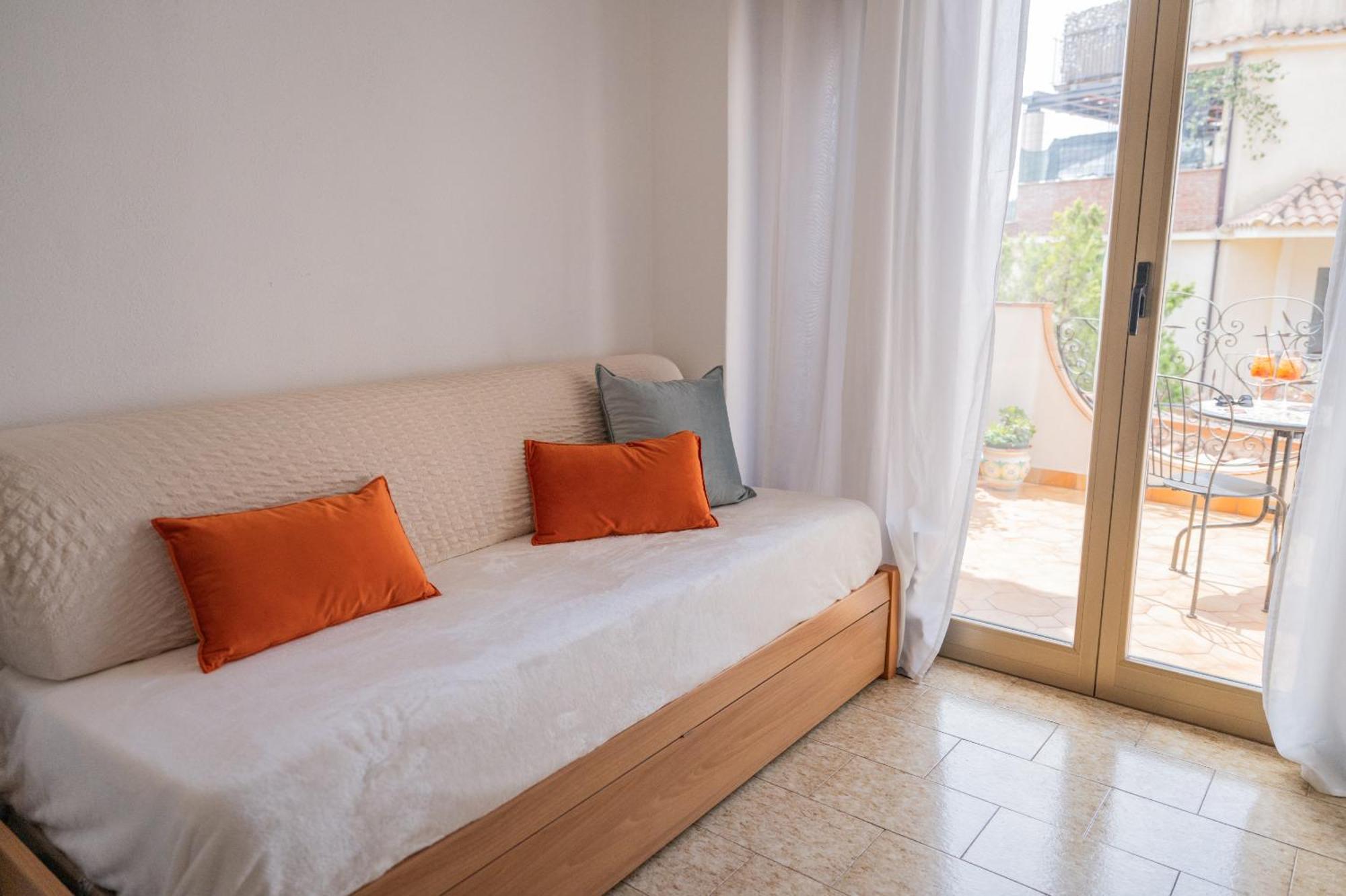 Casa Pertosa Bed & Breakfast Taormina Oda fotoğraf