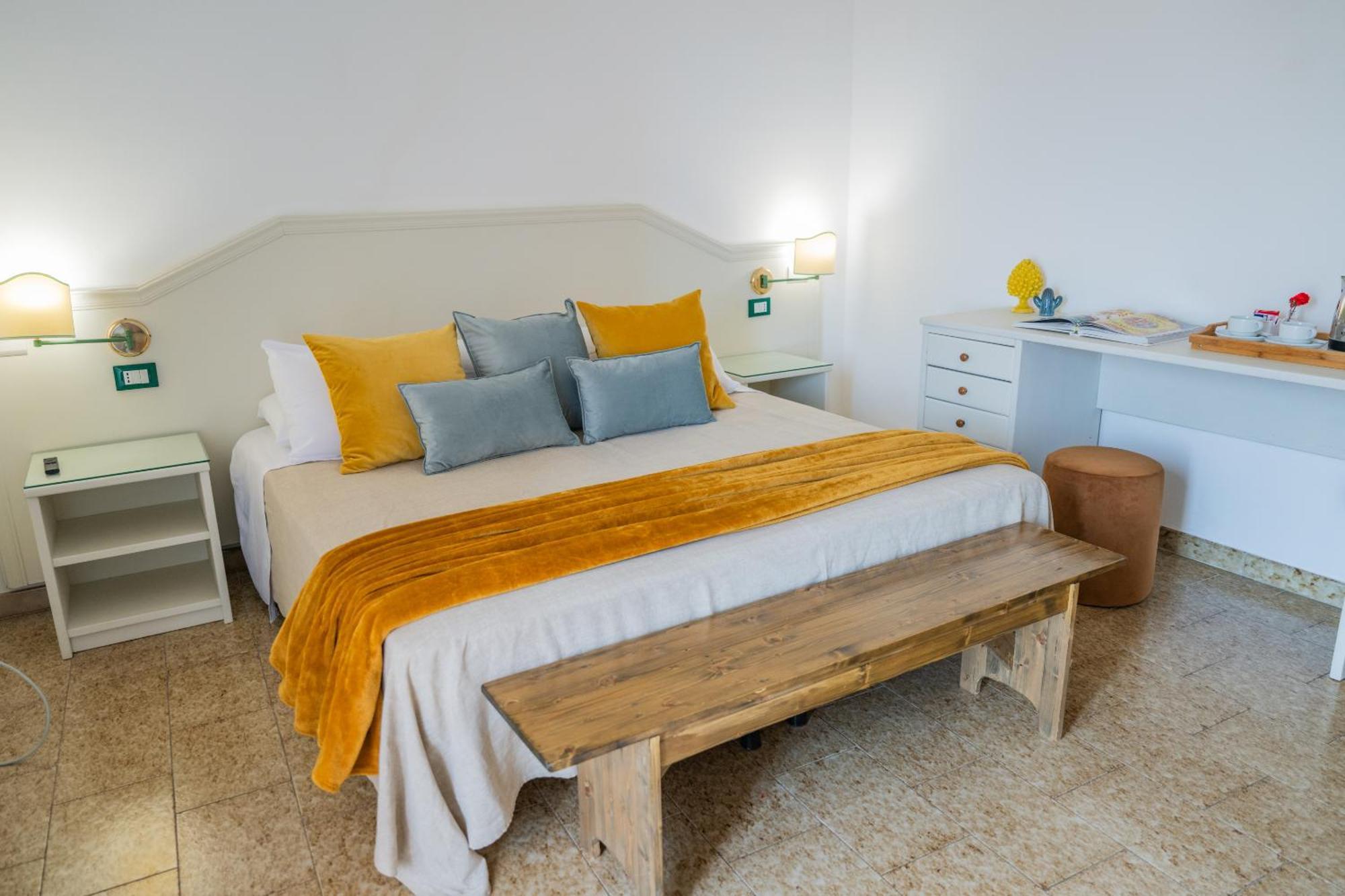 Casa Pertosa Bed & Breakfast Taormina Oda fotoğraf